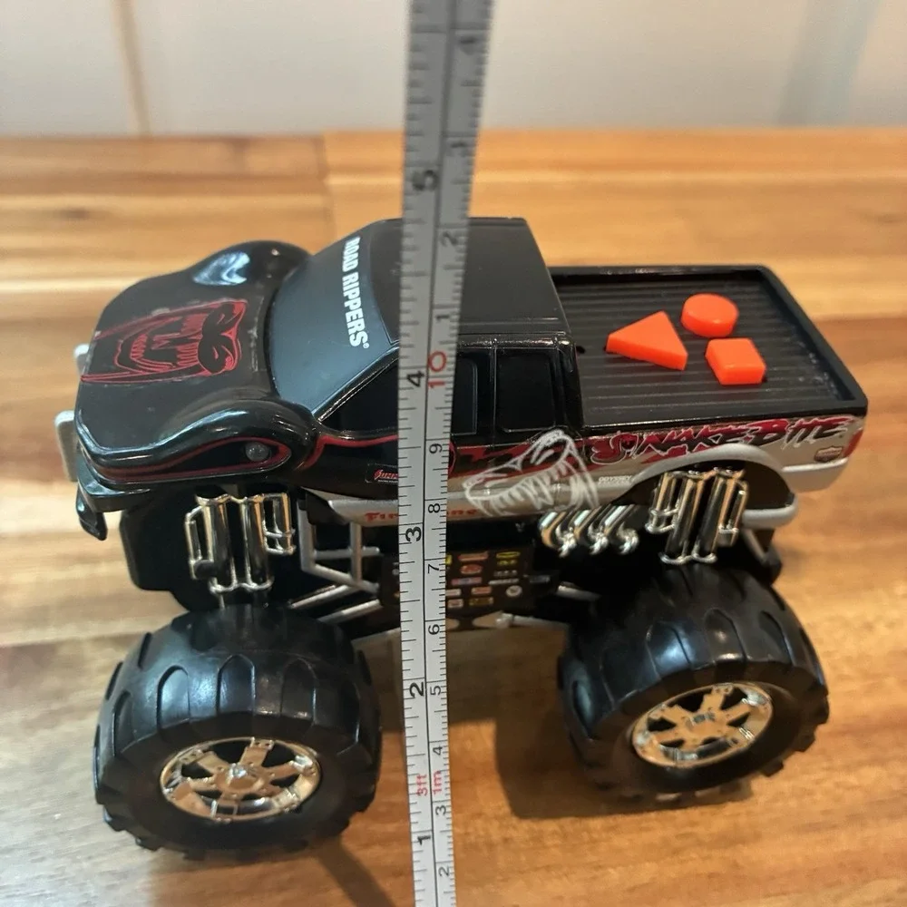 Toy State Road Rippers Snake Bite Monster Truck Firestone Lights Sound Motorized